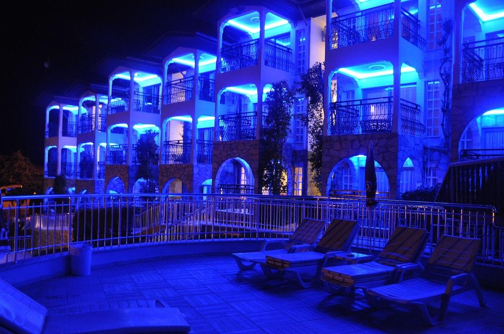 马尔马里斯Club Aquarium公寓式酒店 外观 照片